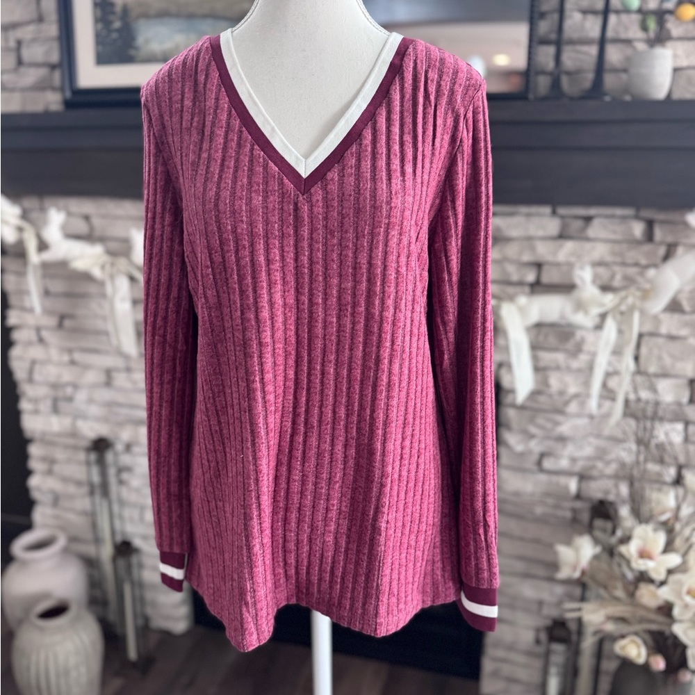 NEW WITH TAGS Large Women’s V-Neck Ribbed Knit Sweater in Berry Pink